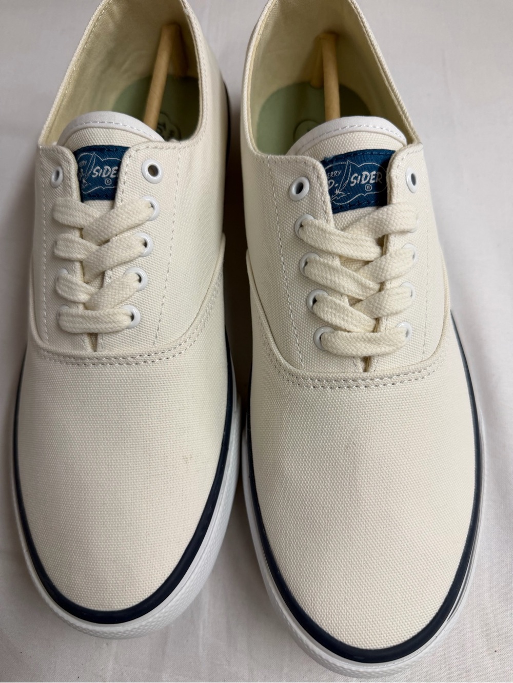 Canvas Low-Top Sneakers - Cream